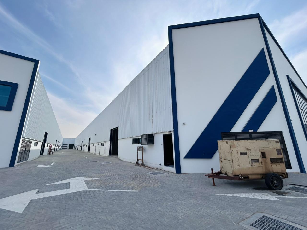 WAREHOUSE COMPOUND -DIP - 172000SQFT